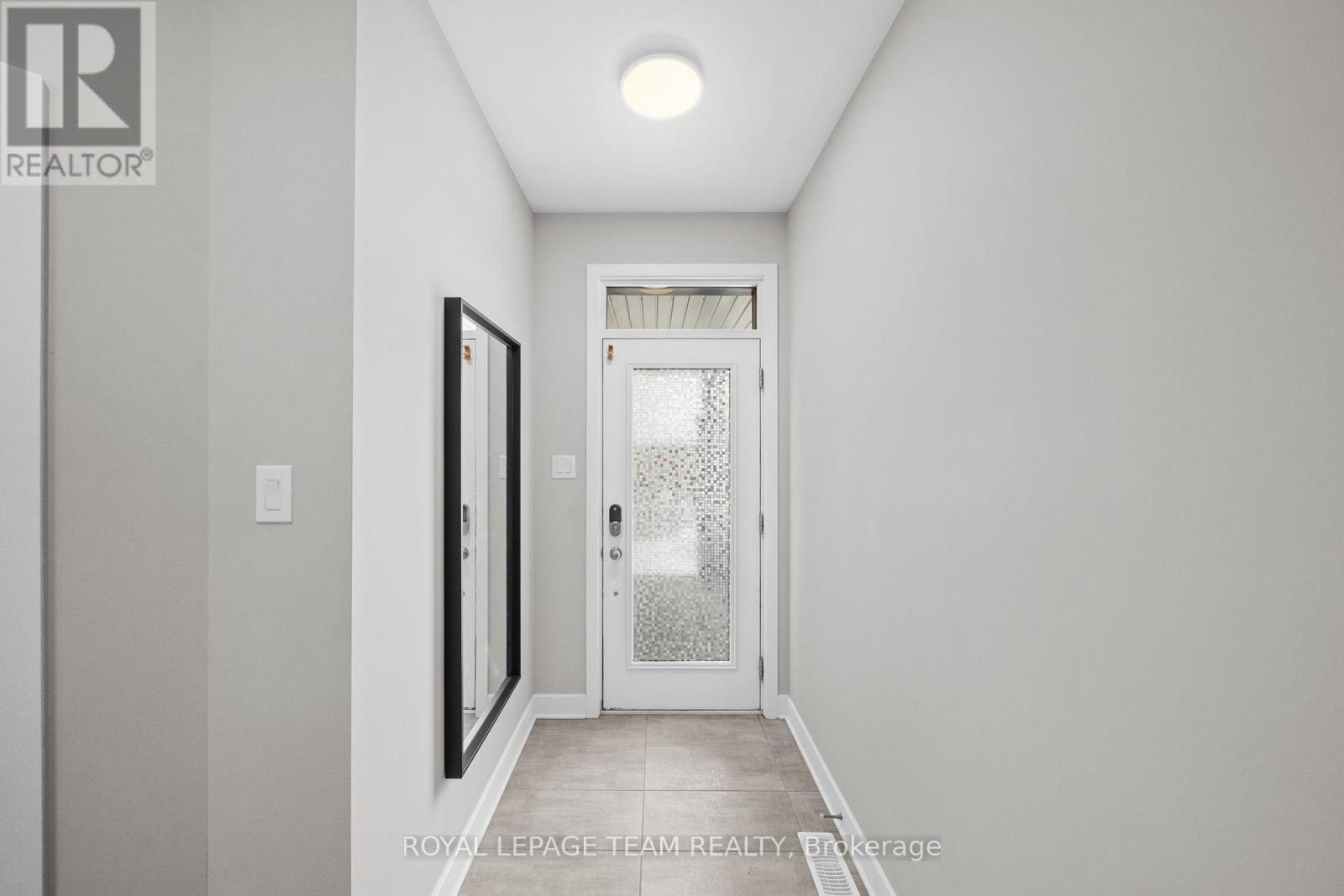 539 Honeylocust Avenue, Ottawa, Ontario  K2V 0L8 - Photo 5 - X13008094