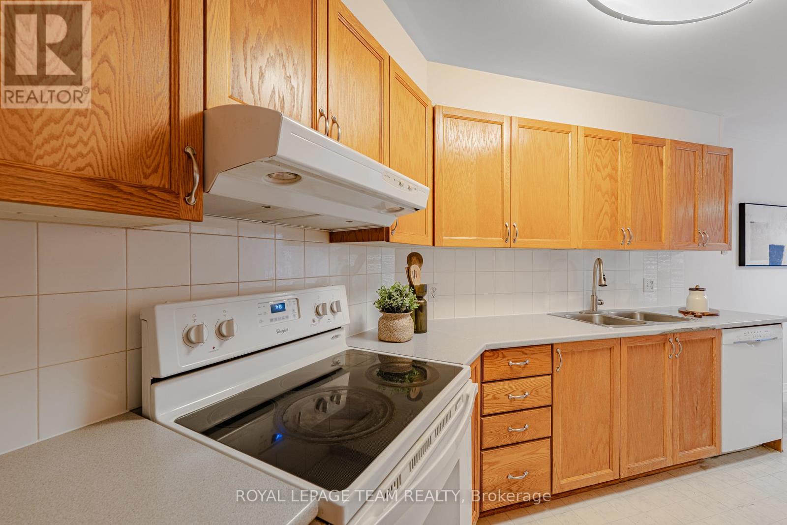 1615 Locksley Lane, Ottawa, Ontario  K1J 1B6 - Photo 18 - X13008156