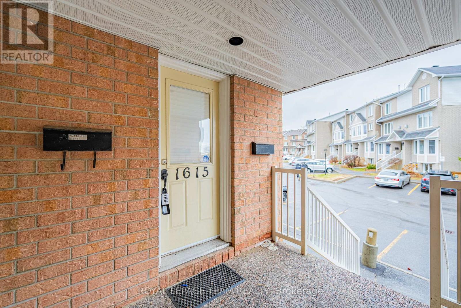 1615 Locksley Lane, Ottawa, Ontario  K1J 1B6 - Photo 8 - X13008156