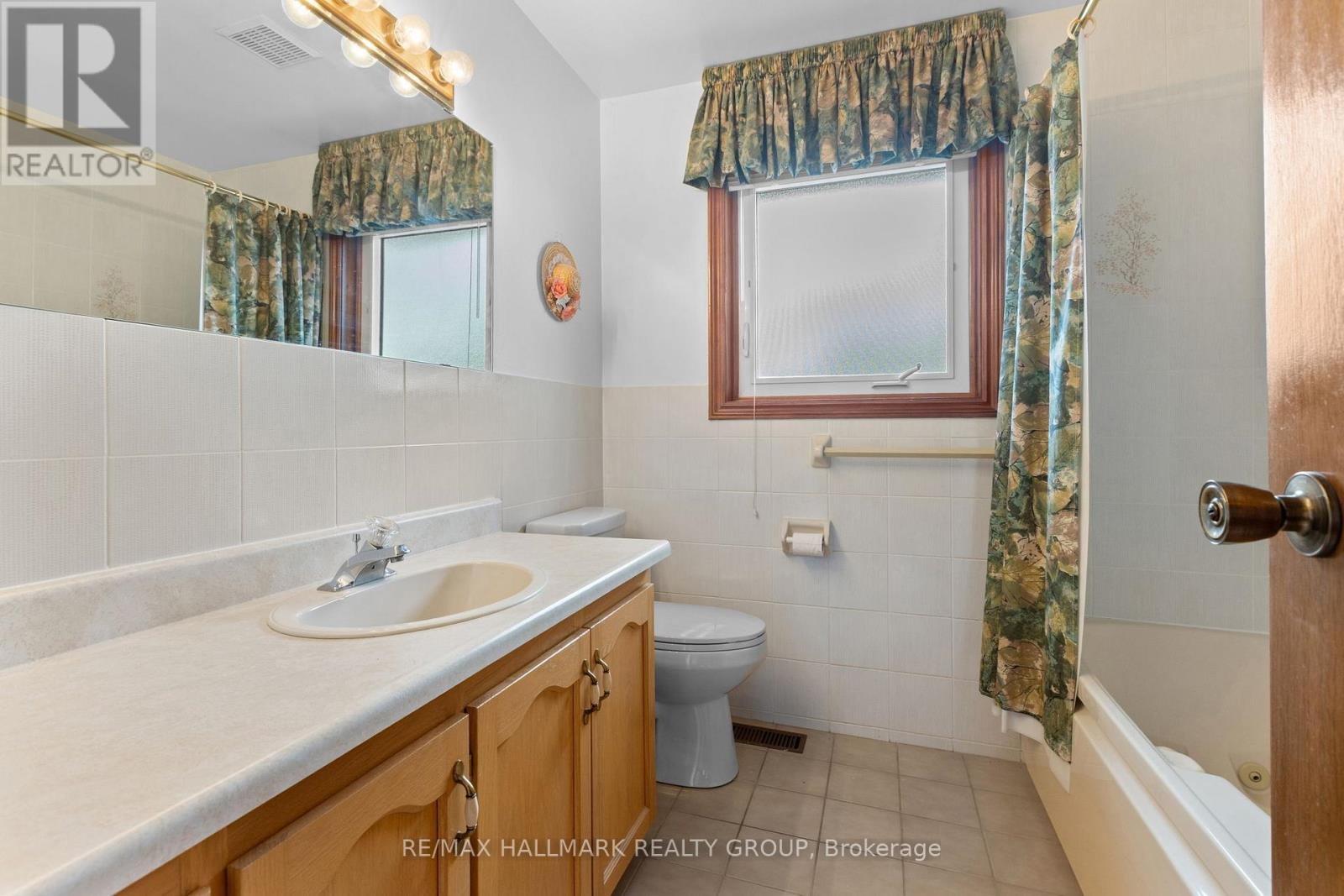 1310 Ferguson Street, Ottawa, Ontario  K2C 2K4 - Photo 36 - X13008176