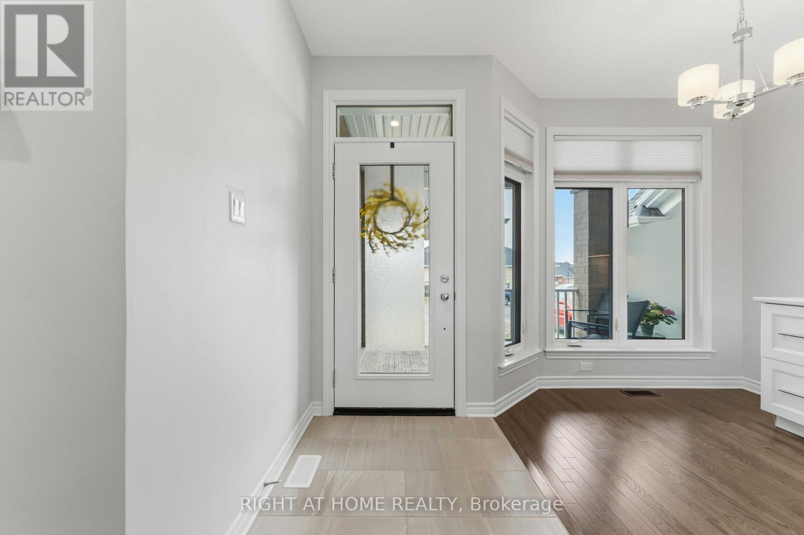 14 Kayenta Street, Ottawa, Ontario  K2S 2K8 - Photo 3 - X13008190