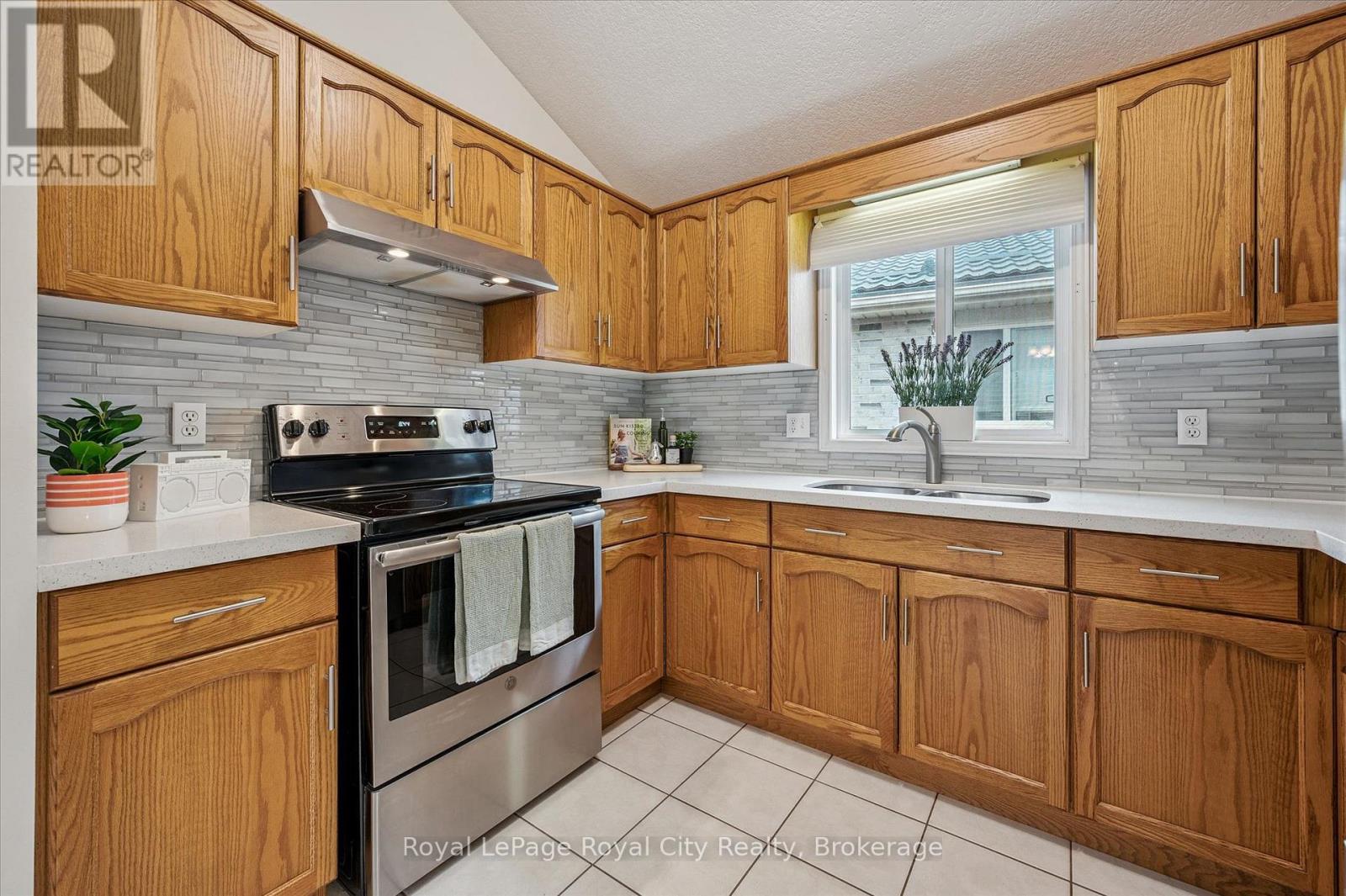 28 Bronwyn Place, Guelph, Ontario  N1K 1X1 - Photo 12 - X13008218