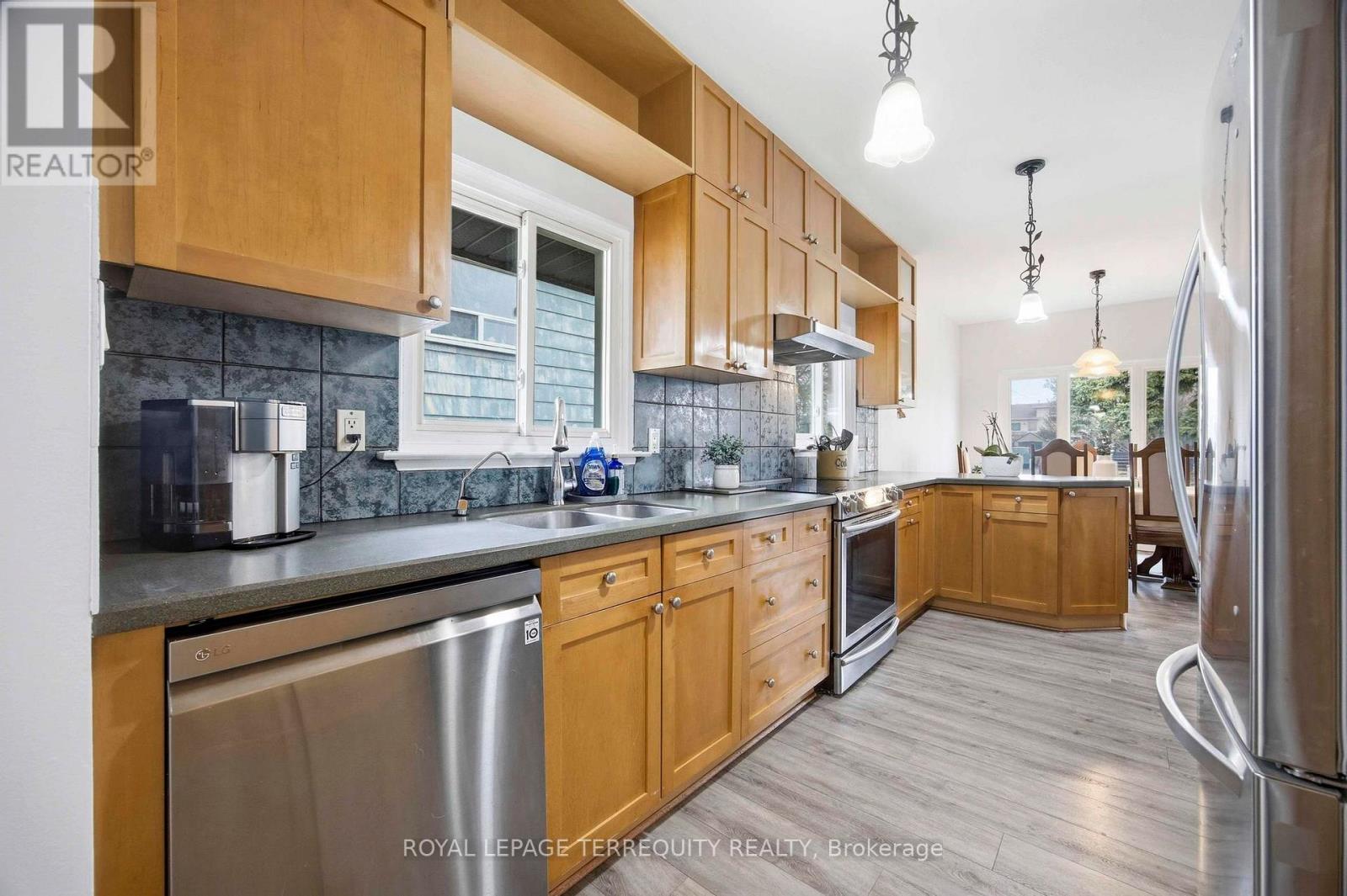 971 Oklahoma Drive, Pickering, Ontario  L1W 2H8 - Photo 17 - E13008078