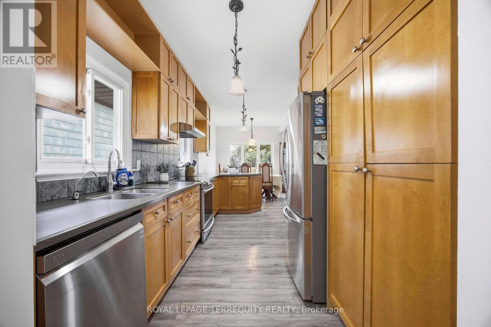 971 Oklahoma Drive, Pickering, Ontario  L1W 2H8 - Photo 18 - E13008078