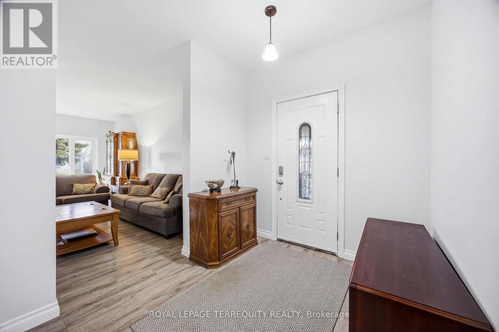 971 Oklahoma Drive, Pickering, Ontario  L1W 2H8 - Photo 7 - E13008078