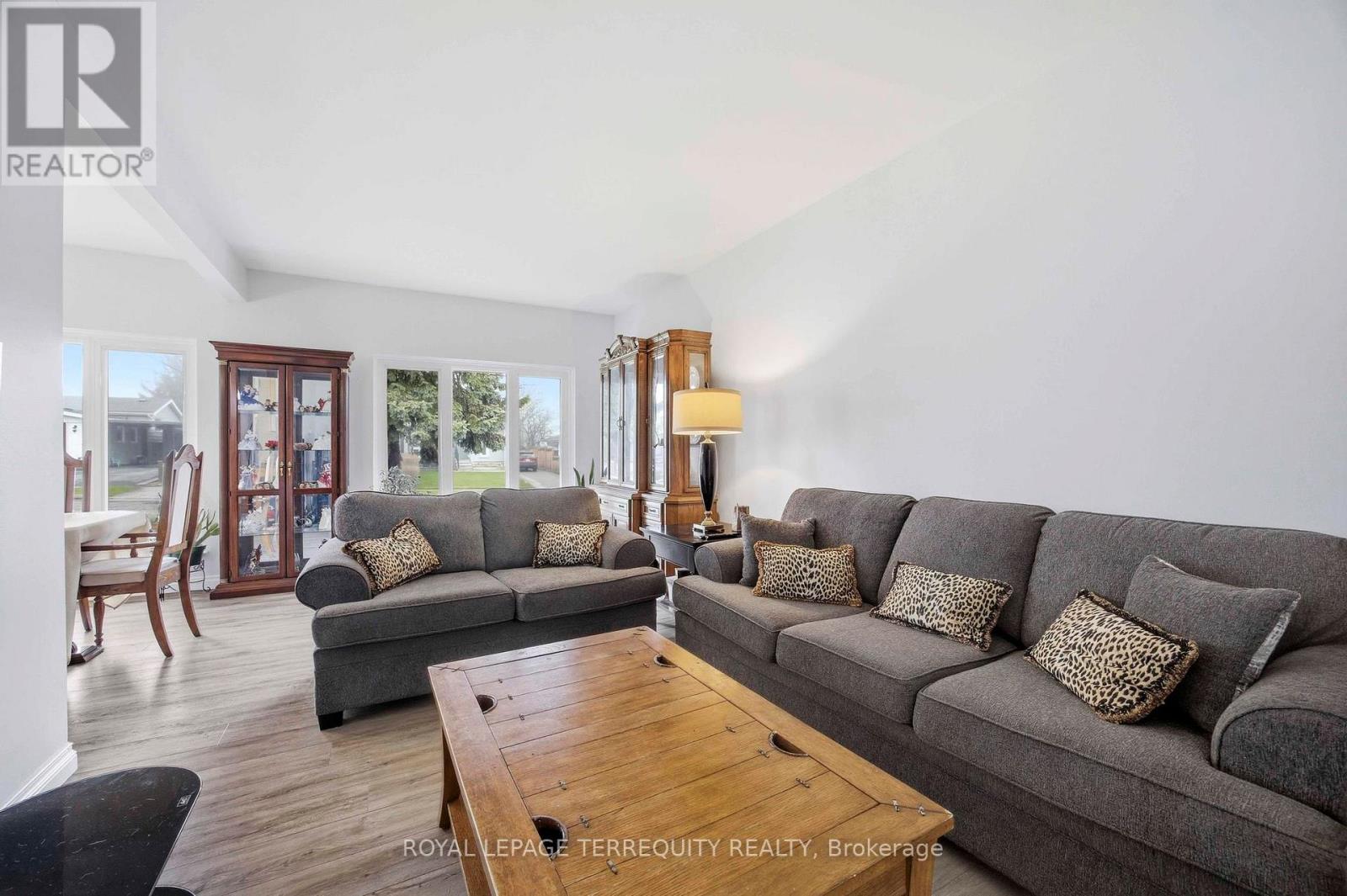 971 Oklahoma Drive, Pickering, Ontario  L1W 2H8 - Photo 9 - E13008078