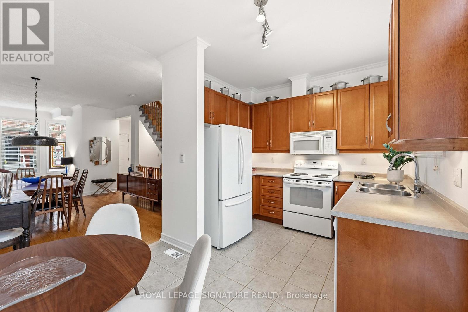 60 Natalie Place, Toronto, Ontario  M4M 3P7 - Photo 13 - E13008088