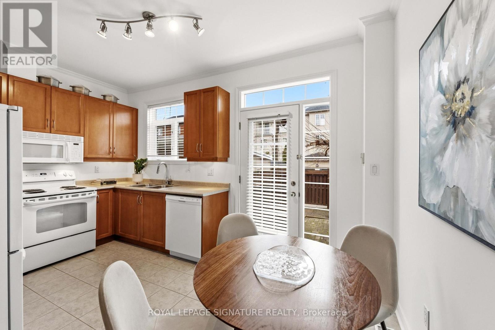 60 Natalie Place, Toronto, Ontario  M4M 3P7 - Photo 8 - E13008088