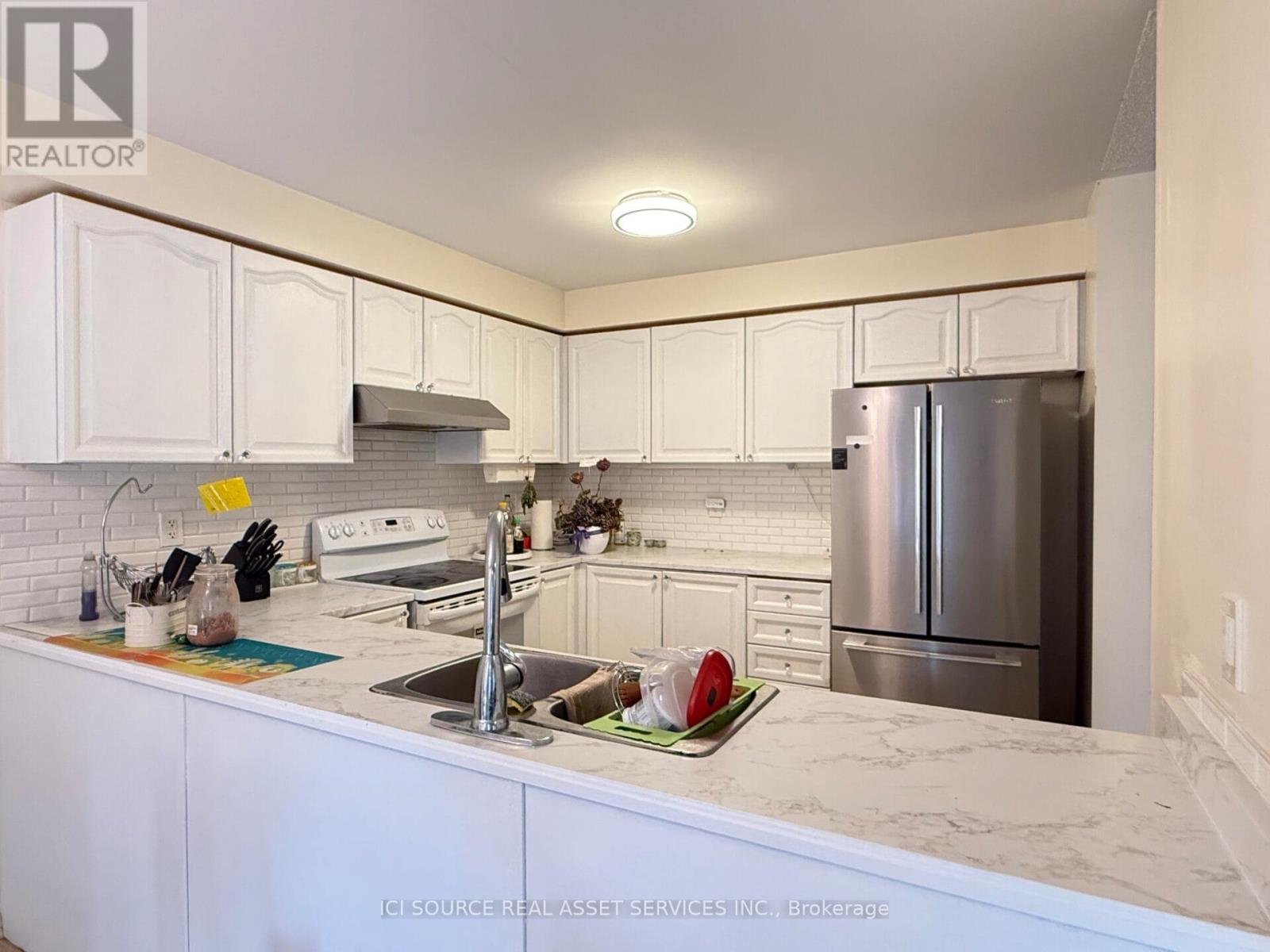 181 Norland Circle, Oshawa, Ontario  L1L 0A6 - Photo 2 - E13008098