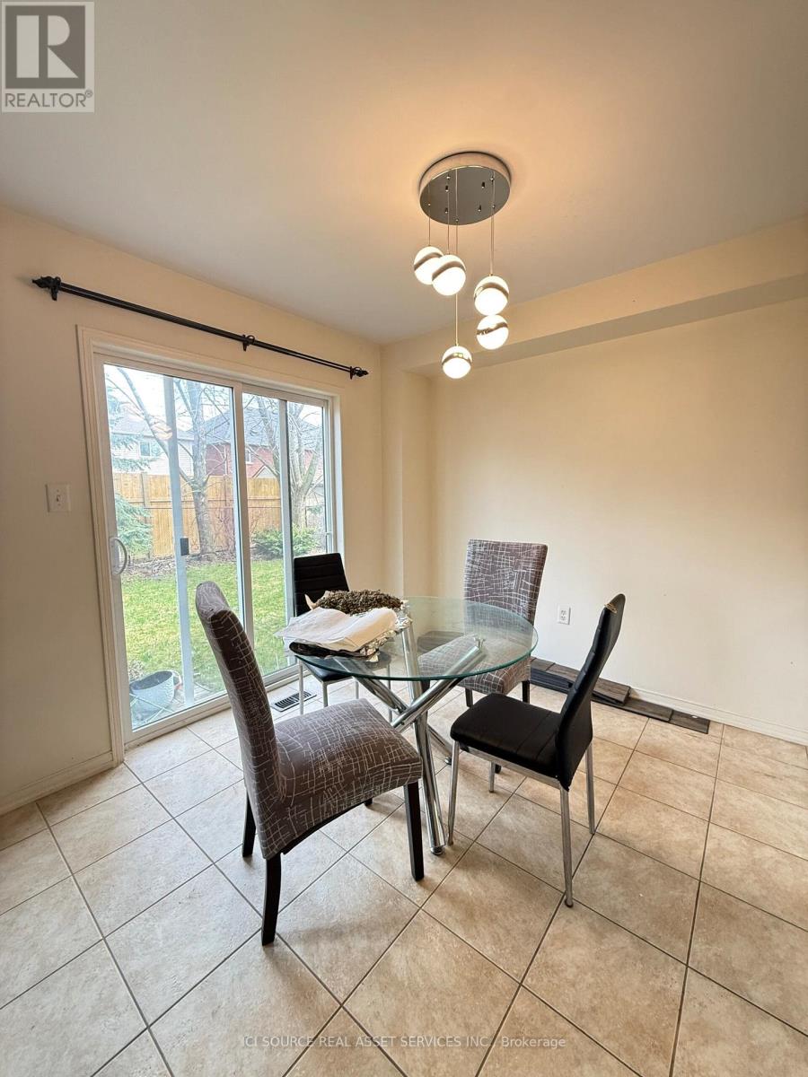 181 Norland Circle, Oshawa, Ontario  L1L 0A6 - Photo 3 - E13008098