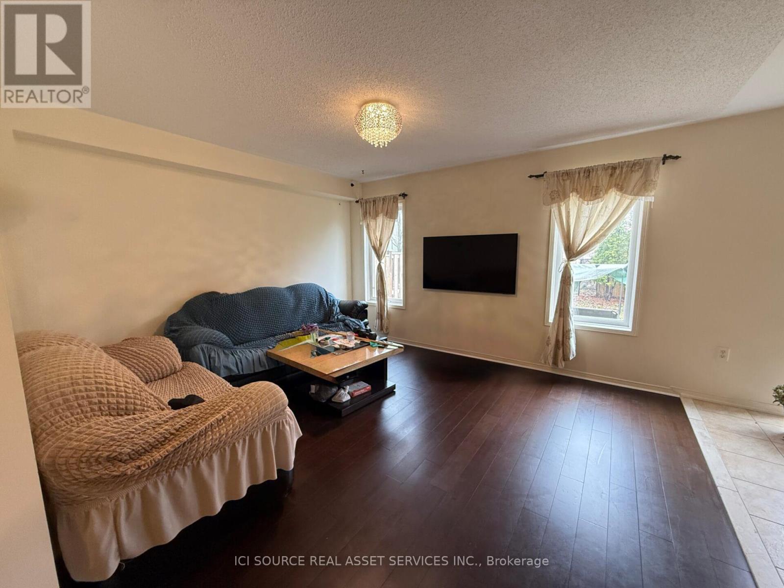 181 Norland Circle, Oshawa, Ontario  L1L 0A6 - Photo 5 - E13008098