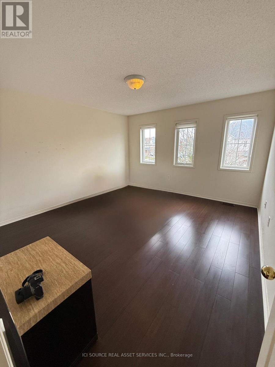 181 Norland Circle, Oshawa, Ontario  L1L 0A6 - Photo 7 - E13008098