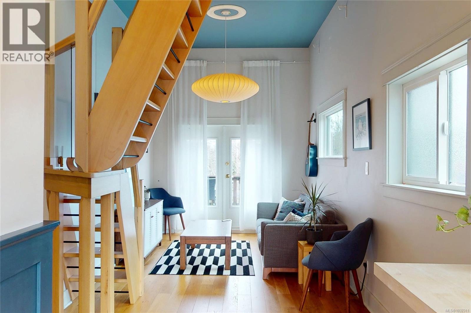 1709 Fernwood Rd, Victoria, British Columbia