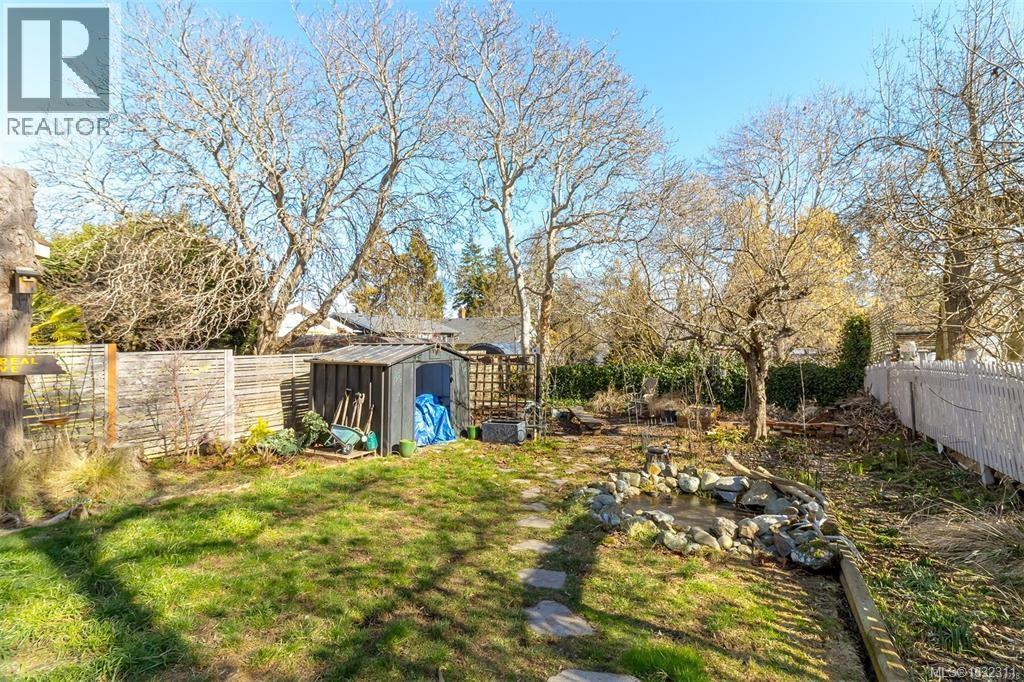 1709 Fernwood Rd, Victoria, British Columbia  V8T 2Y3 - Photo 3 - 1032311
