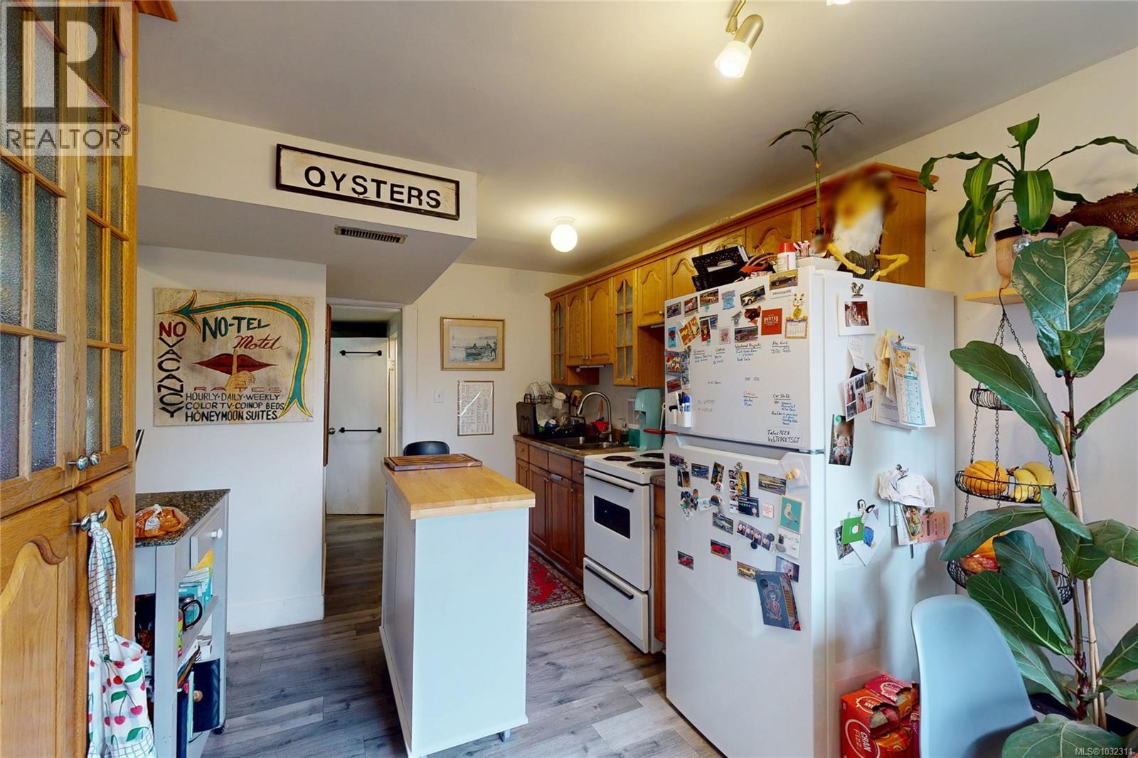 1709 Fernwood Rd, Victoria, British Columbia  V8T 2Y3 - Photo 31 - 1032311