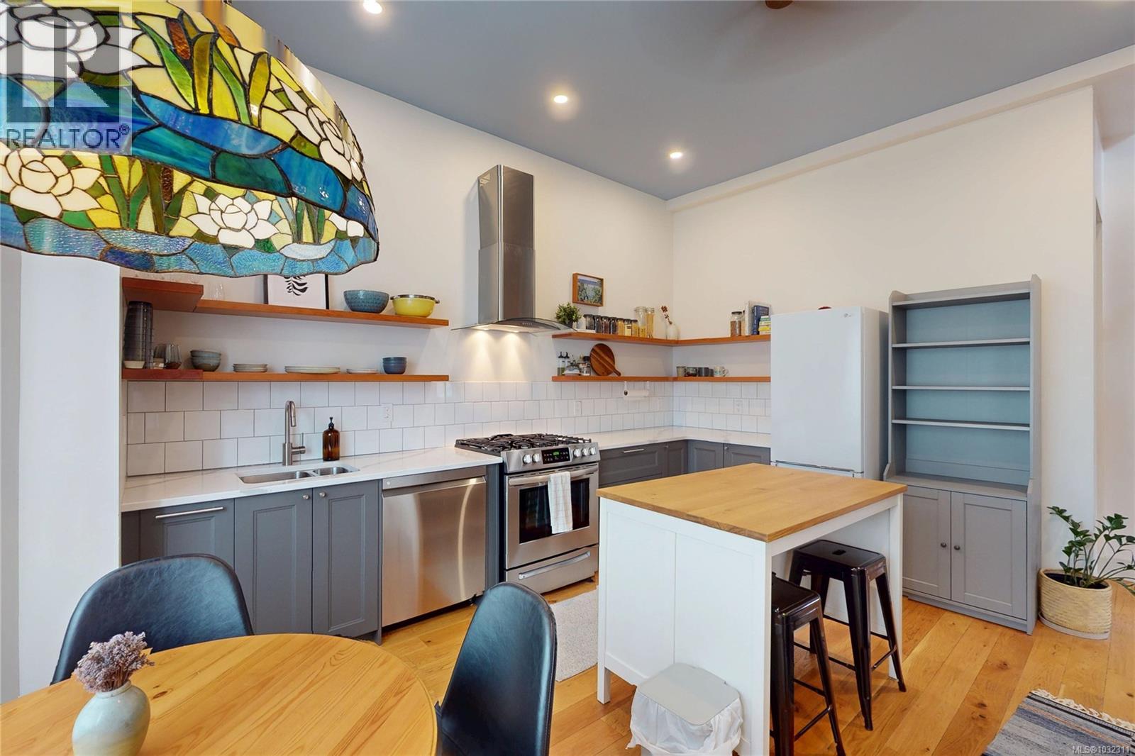 1709 Fernwood Rd, Victoria, British Columbia  V8T 2Y3 - Photo 7 - 1032311