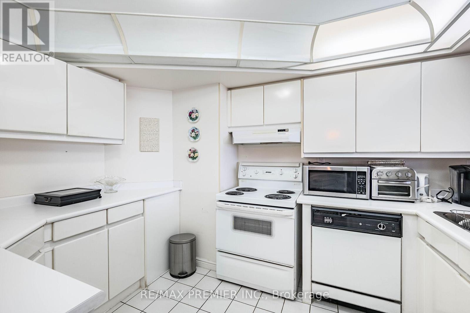 1412 - 7300 Yonge Street, Vaughan, Ontario  L4J 7Y5 - Photo 24 - N13008052