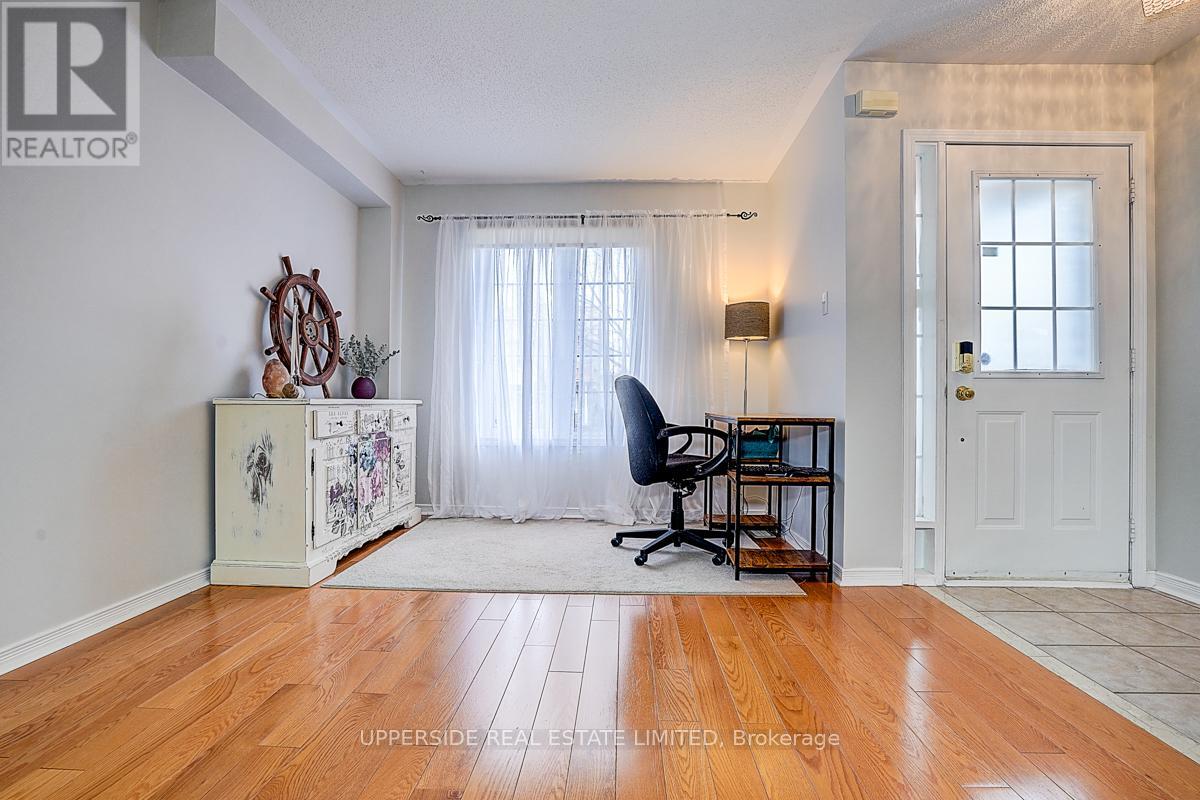 274 Flagstone Way, Newmarket, Ontario  L3X 2Y1 - Photo 3 - N13008090