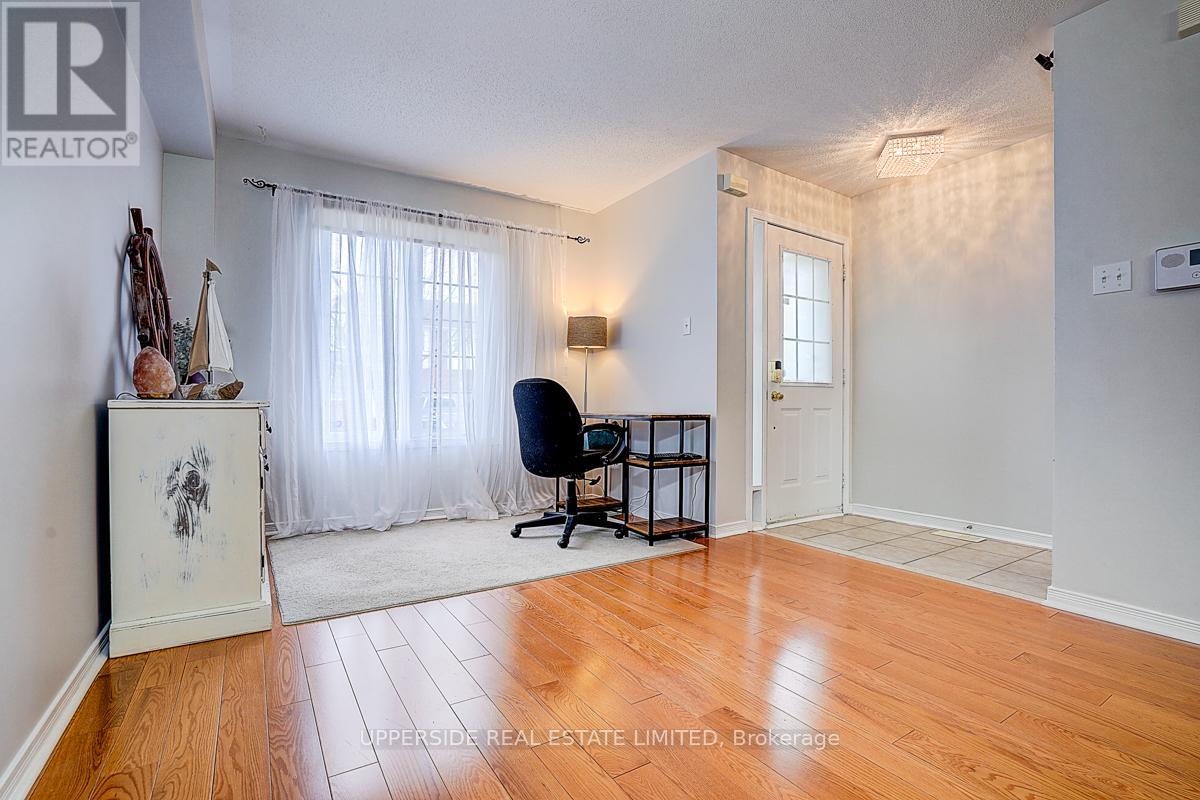 274 Flagstone Way, Newmarket, Ontario  L3X 2Y1 - Photo 4 - N13008090