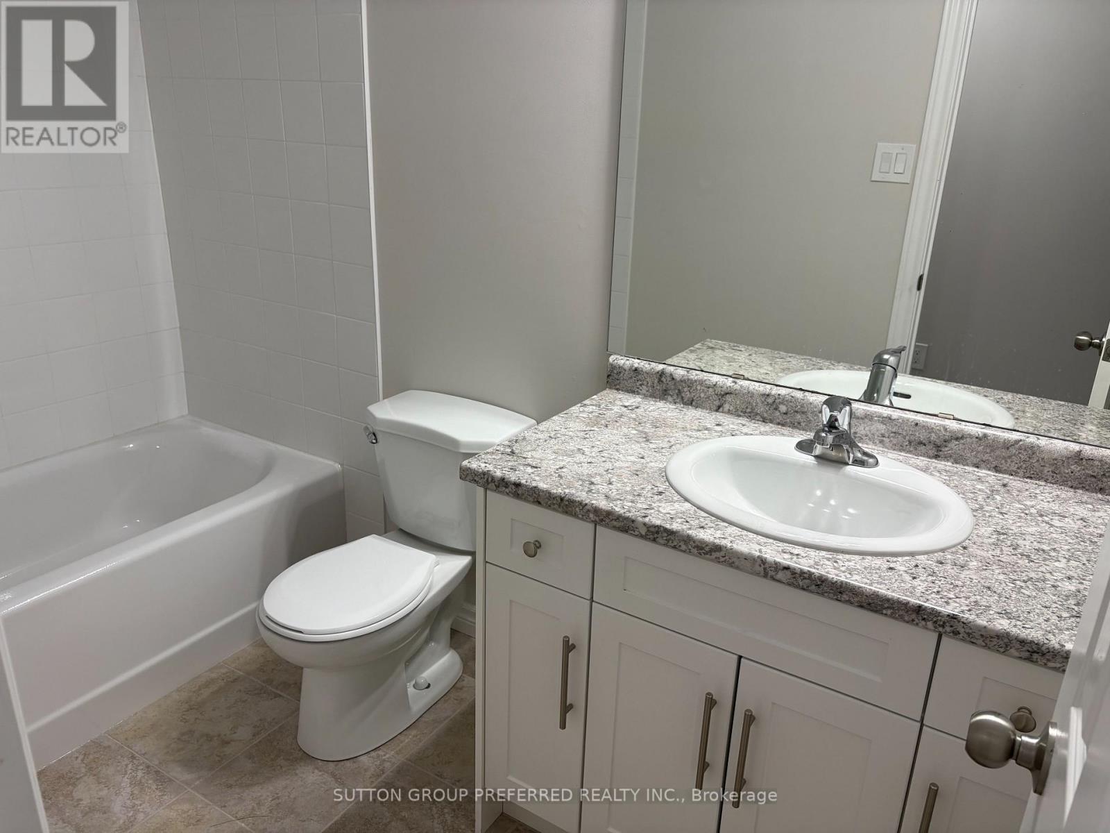 195 Simpson Crescent, London East, Ontario  N5V 5E1 - Photo 7 - X12457328