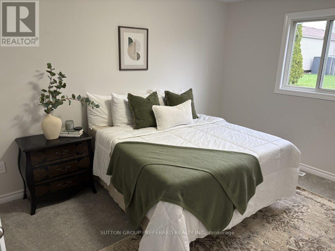 195 Simpson Crescent, London East, Ontario  N5V 5E1 - Photo 9 - X12457328