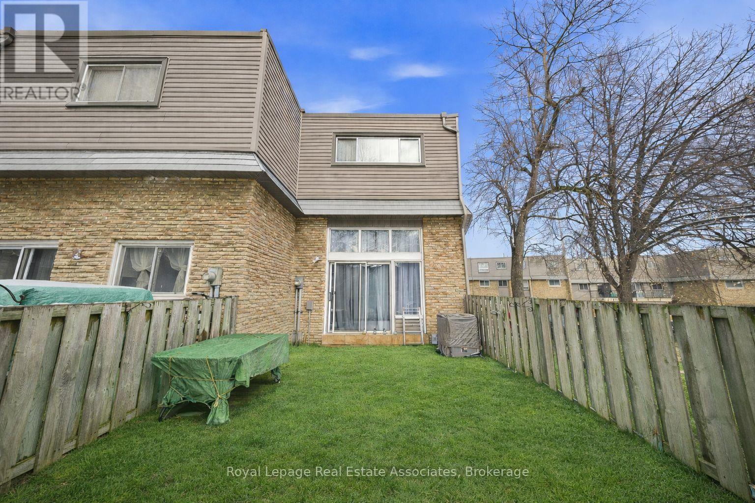 111 - 2315 Bromsgrove Road, Mississauga, Ontario  L5J 4A6 - Photo 22 - W12995866
