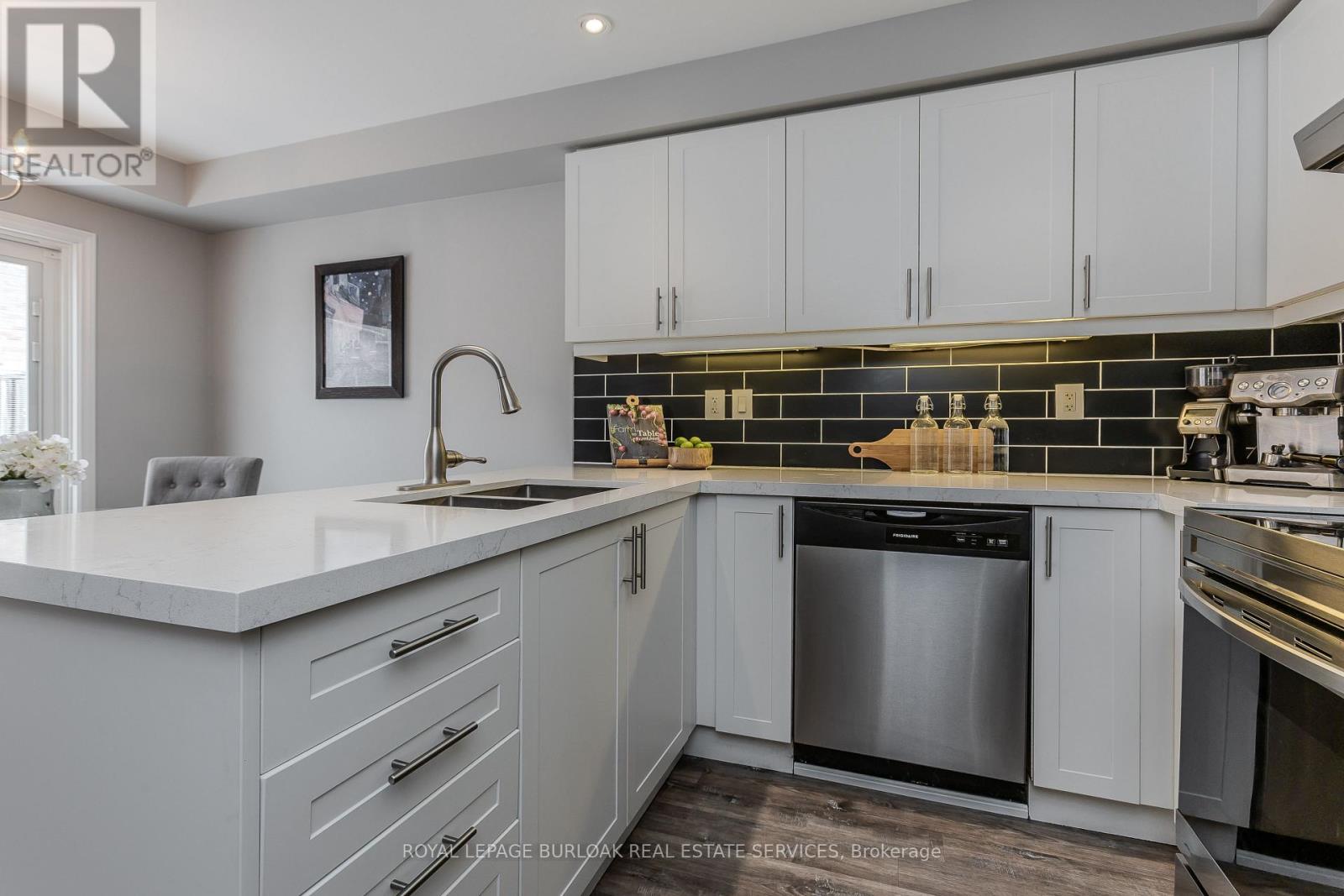 4077 Gunby Crescent, Burlington, Ontario  L7M 0A8 - Photo 6 - W13003134