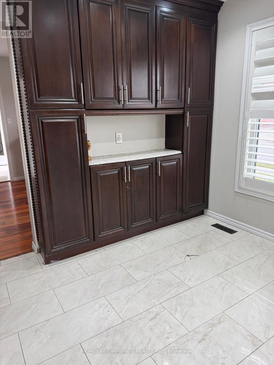 123 Oatfield Road, Brampton, Ontario  L6R 1Y6 - Photo 6 - W13003860