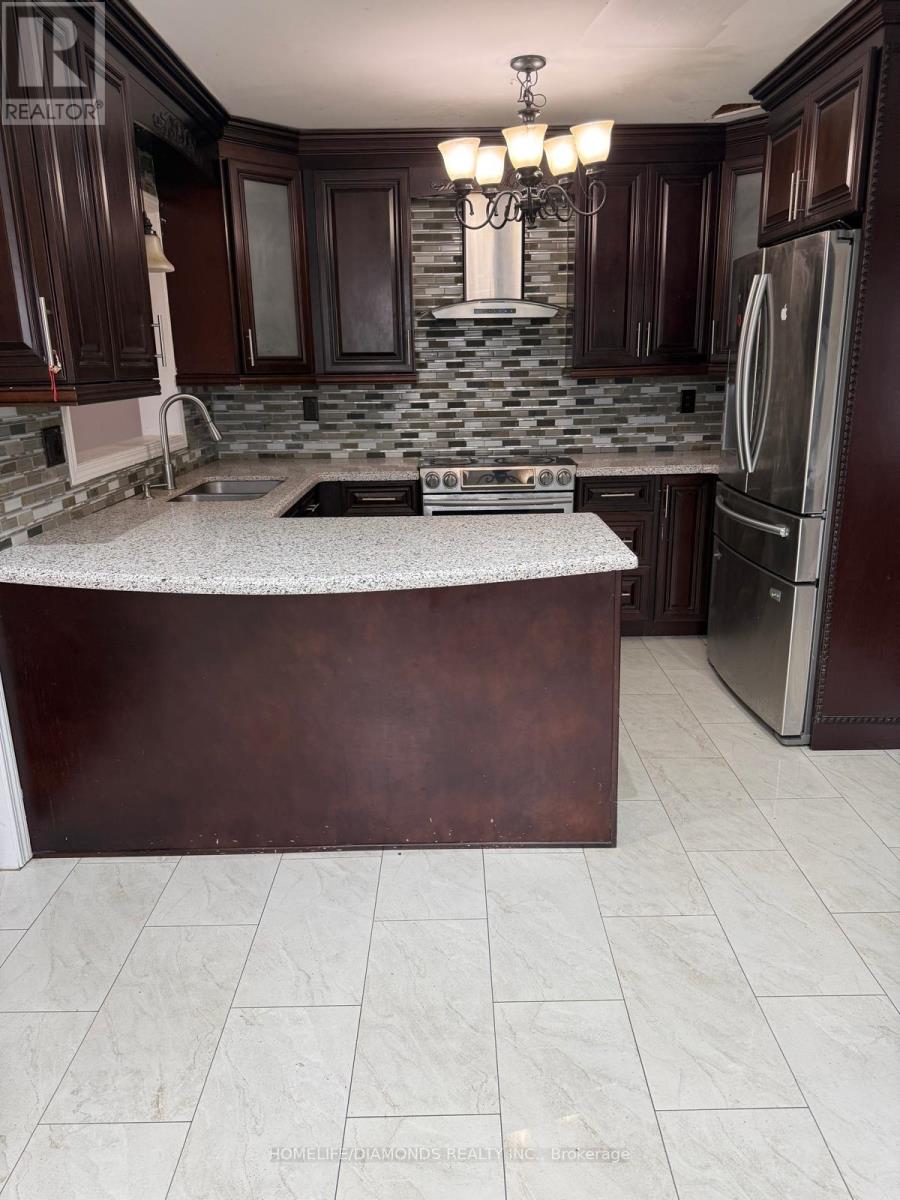 123 Oatfield Road, Brampton, Ontario  L6R 1Y6 - Photo 3 - W13003860