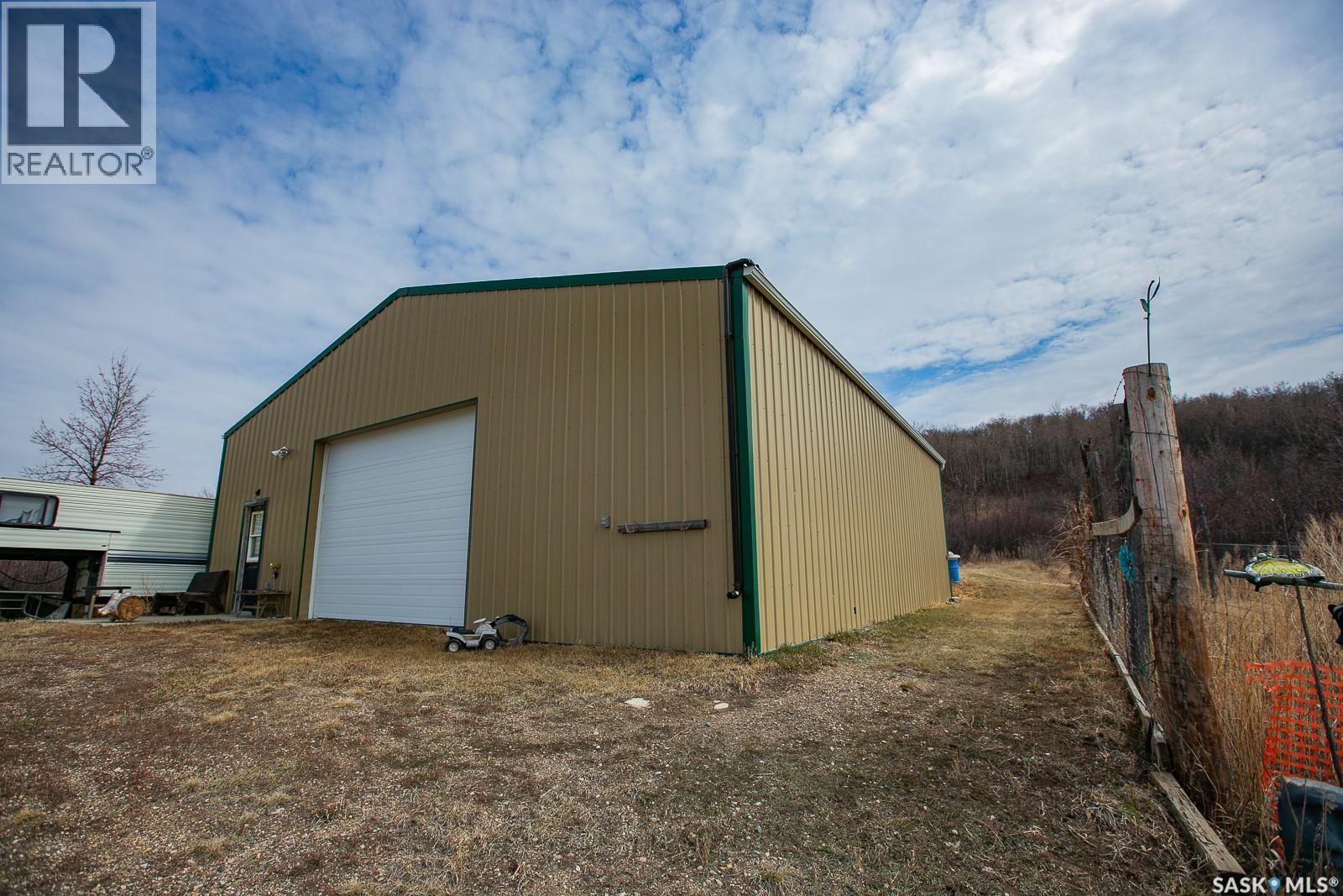 Gettle 1/4 - Land with Buildings, lumsden rm no. 189, Saskatchewan