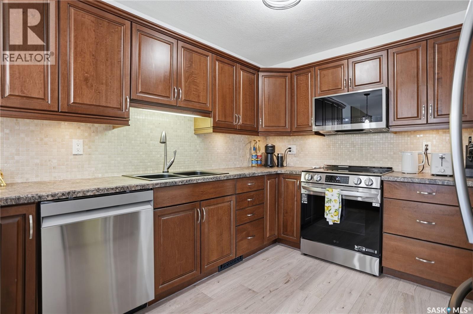 6915 Whelan Drive, Regina, Saskatchewan  S4X 3W2 - Photo 10 - SK033040