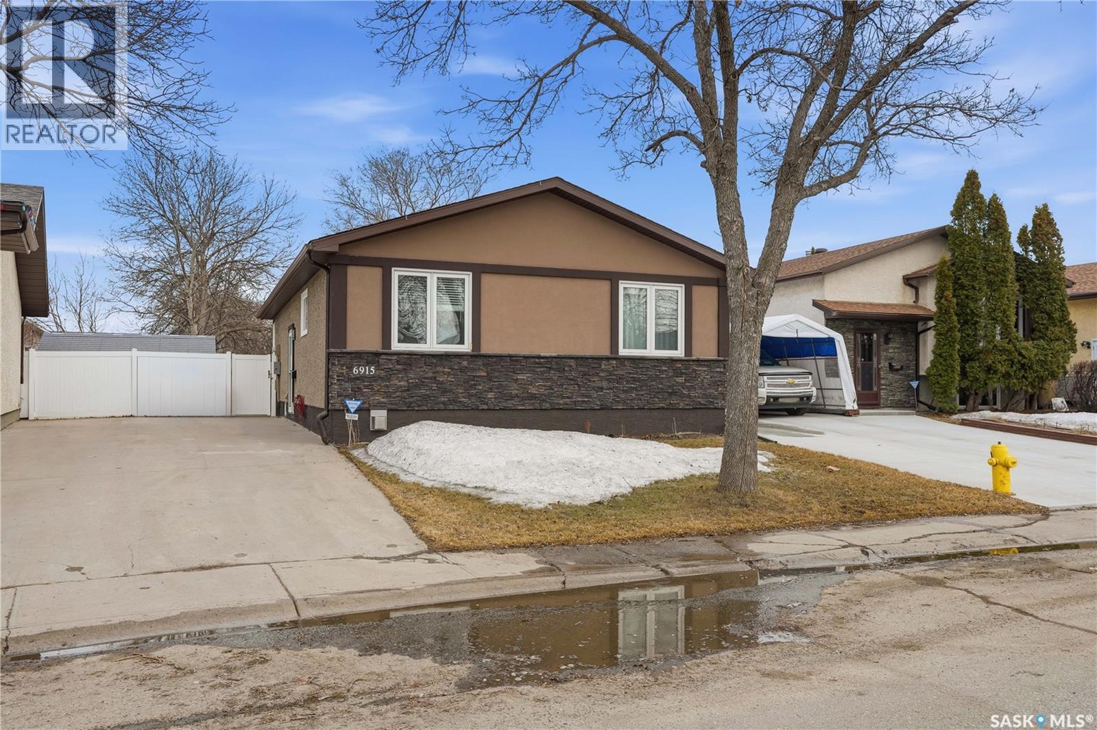 6915 Whelan Drive, Regina, Saskatchewan  S4X 3W2 - Photo 2 - SK033040