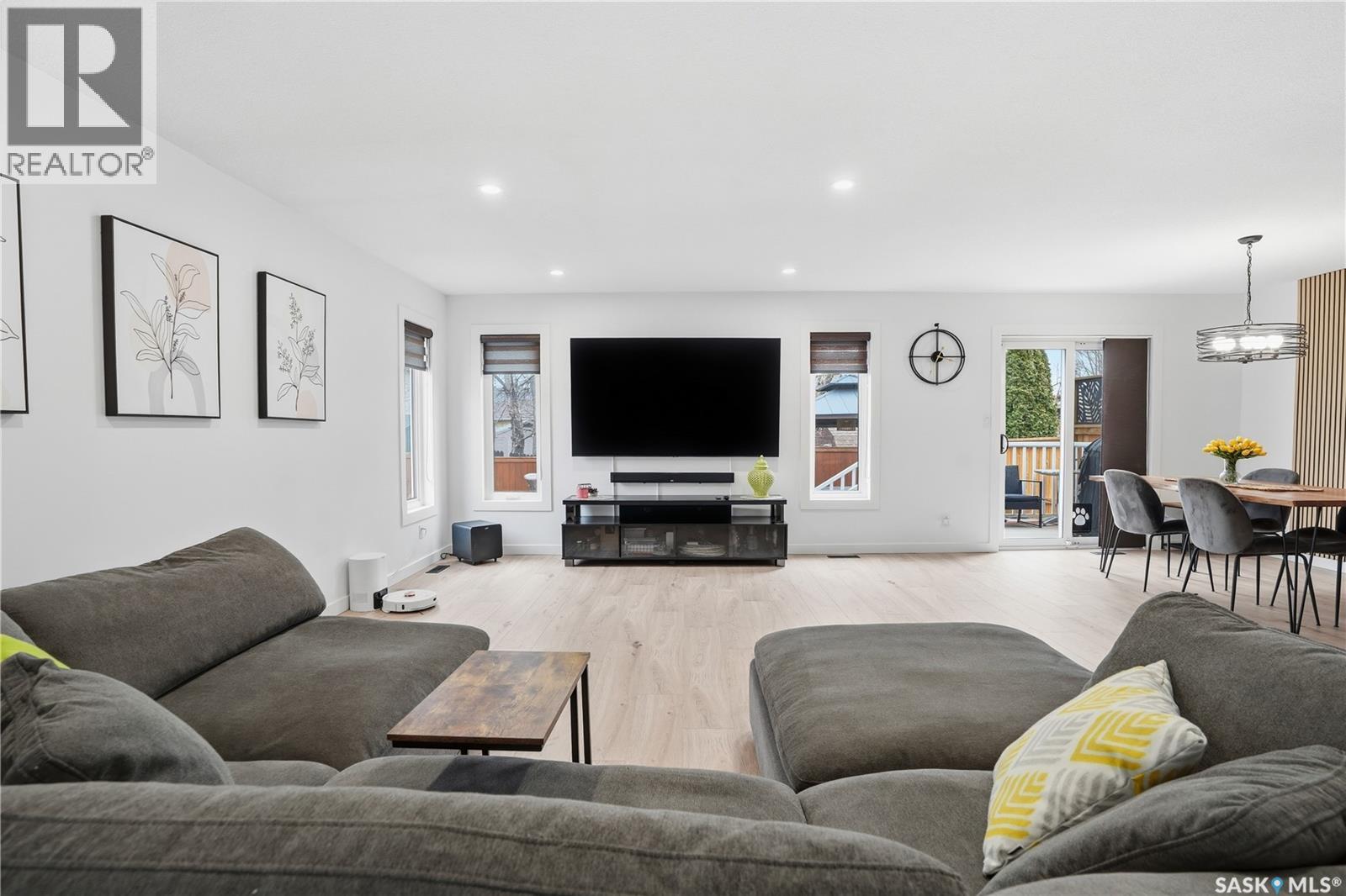 6915 Whelan Drive, Regina, Saskatchewan  S4X 3W2 - Photo 4 - SK033040