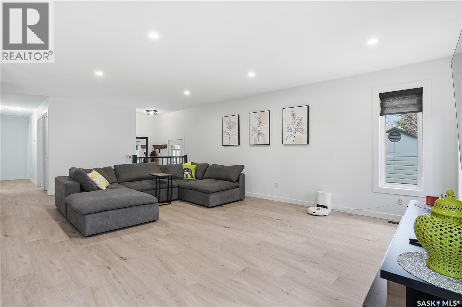 6915 Whelan Drive, Regina, Saskatchewan  S4X 3W2 - Photo 6 - SK033040