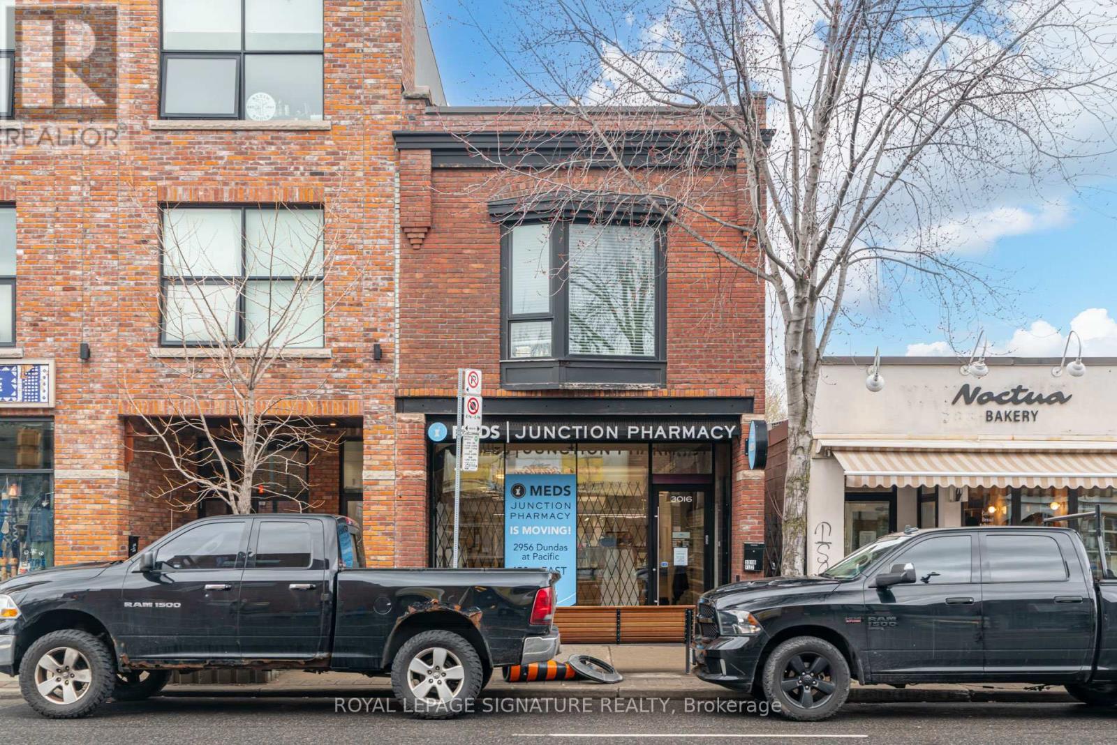 3016 DUNDAS STREET W, Toronto, Ontario