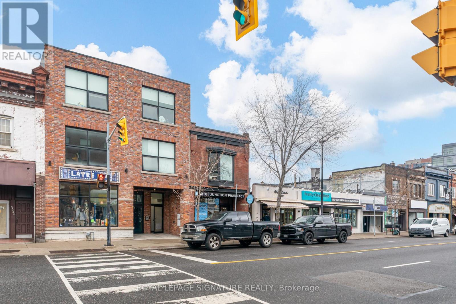 3016 Dundas Street W, Toronto, Ontario  M6P 1Z3 - Photo 2 - W13008062