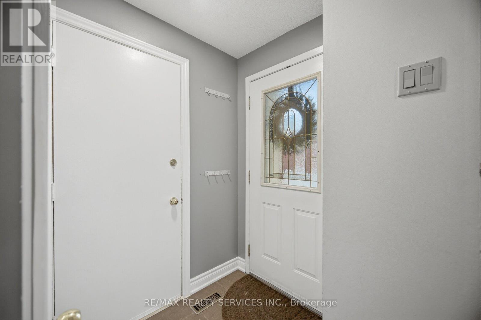 22 Rushmore Crescent W, Brampton, Ontario  L6Z 1R2 - Photo 10 - W13008070