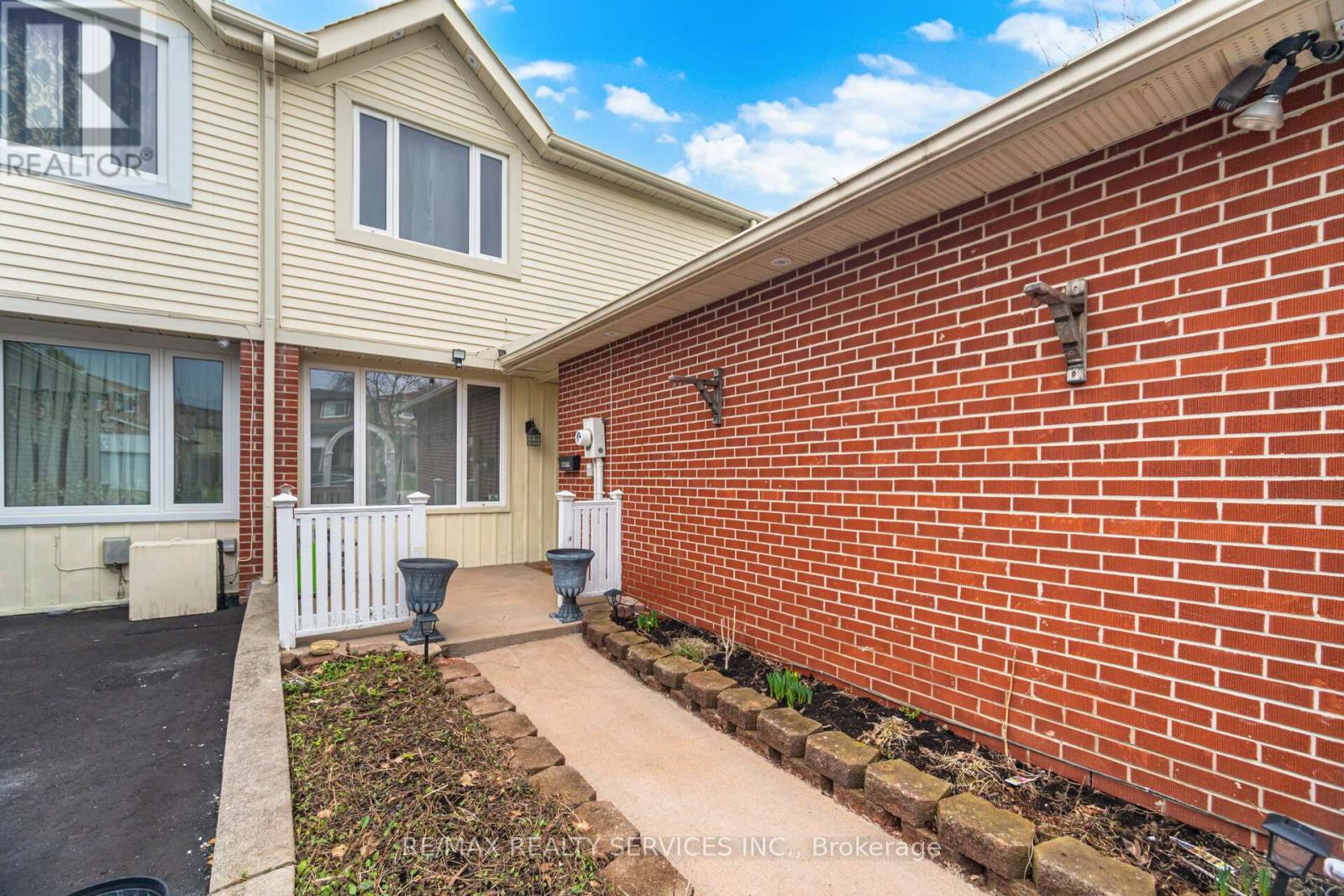 22 Rushmore Crescent W, Brampton, Ontario  L6Z 1R2 - Photo 7 - W13008070