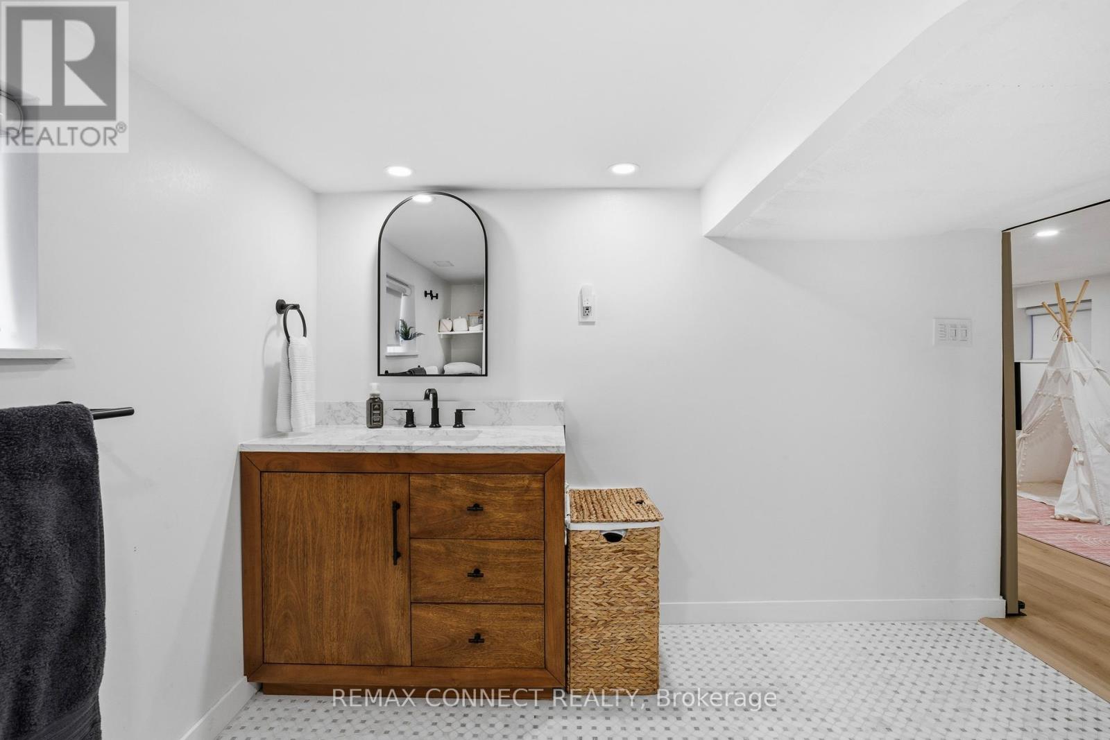 60 Woodbury Road, Toronto, Ontario  M8W 1X7 - Photo 33 - W13008144