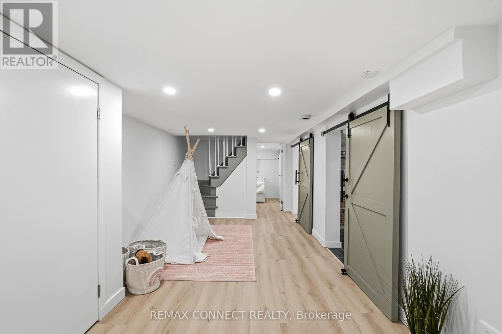 60 Woodbury Road, Toronto, Ontario  M8W 1X7 - Photo 37 - W13008144