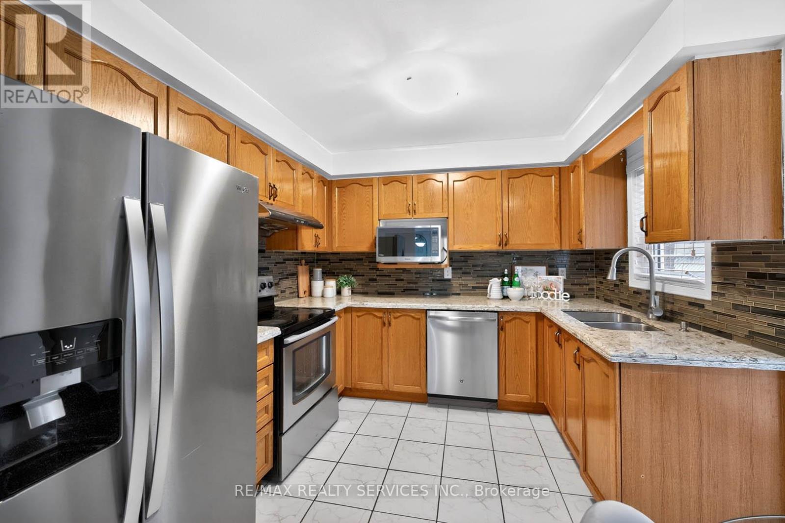 6 Creekwood Drive, Brampton, Ontario  L7A 1G6 - Photo 21 - W13008146