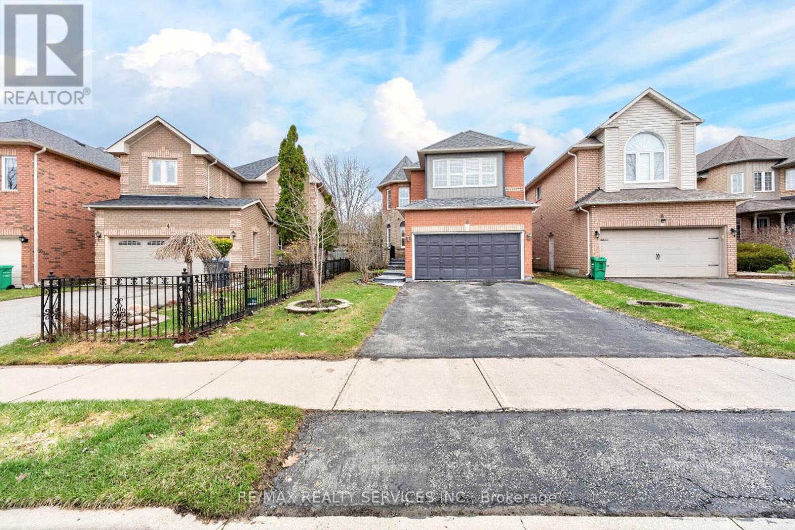 6 Creekwood Drive, Brampton, Ontario  L7A 1G6 - Photo 4 - W13008146