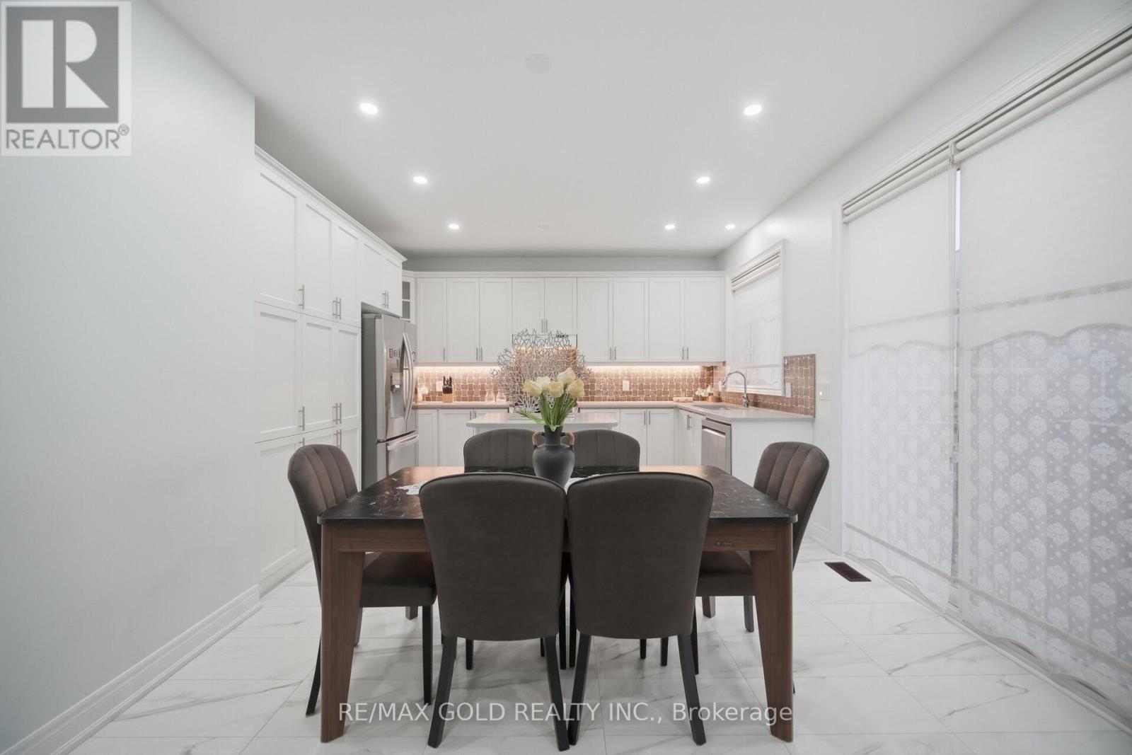 11 Sinatra Street, Brampton, Ontario  L6R 4B3 - Photo 8 - W13008198