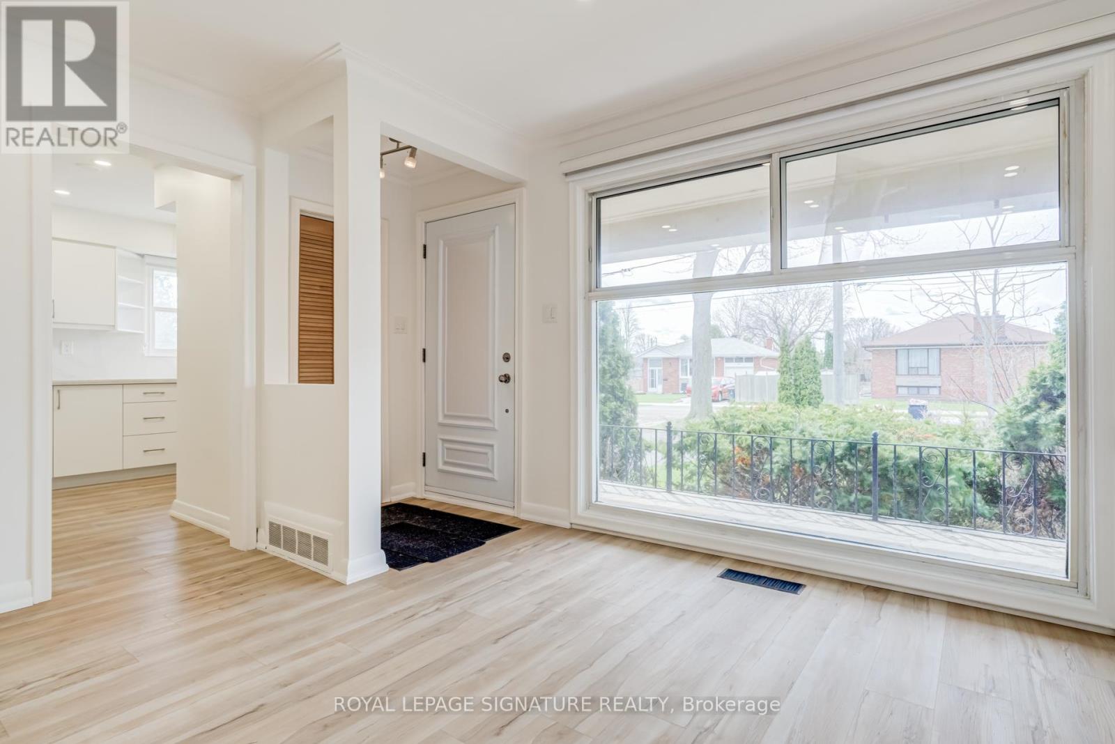 47 Tremont Road, Toronto, Ontario  M9B 3X3 - Photo 5 - W13008206