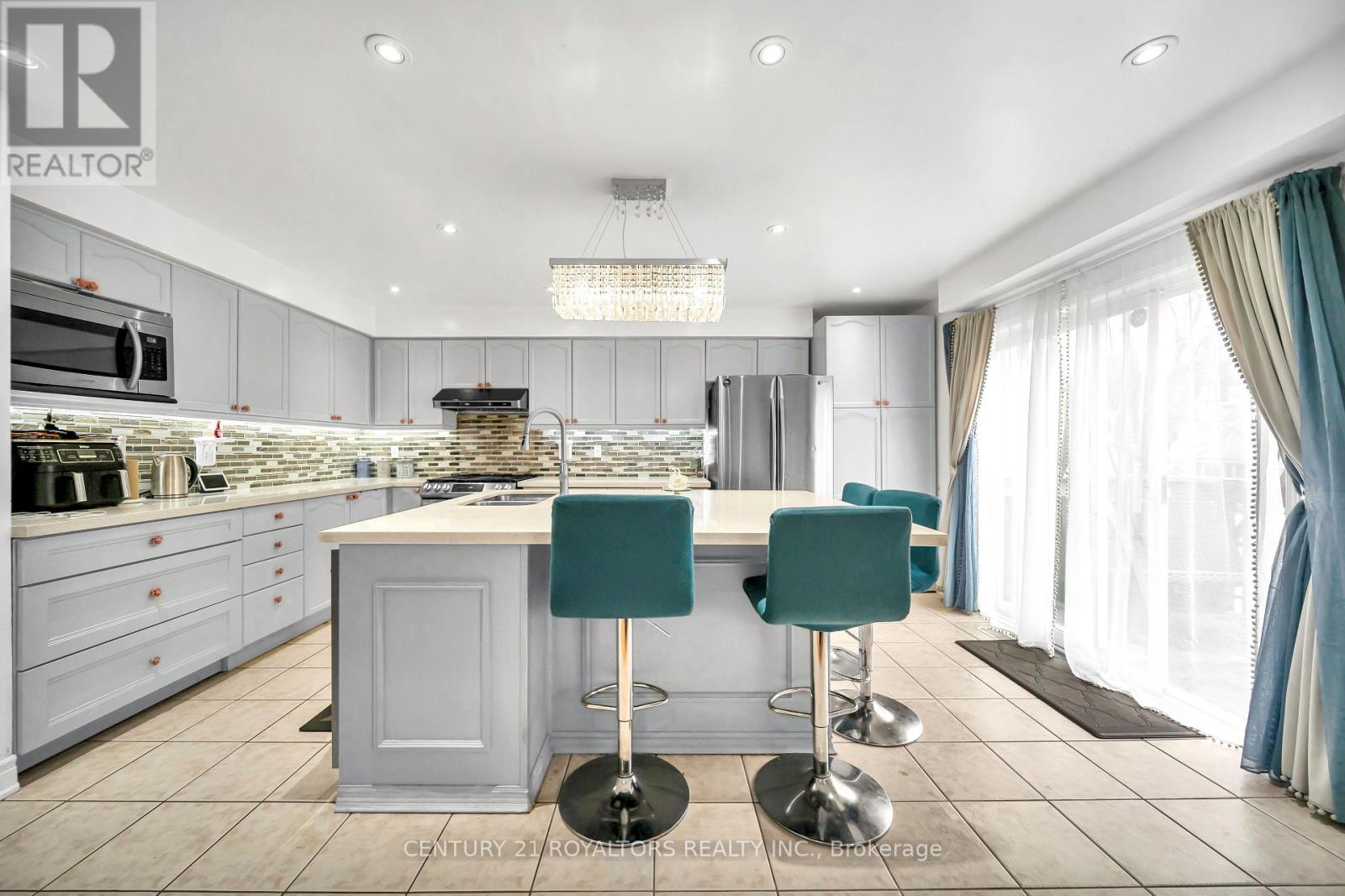 5 Farthingale Crescent, Brampton, Ontario  L7A 1R3 - Photo 14 - W13008234