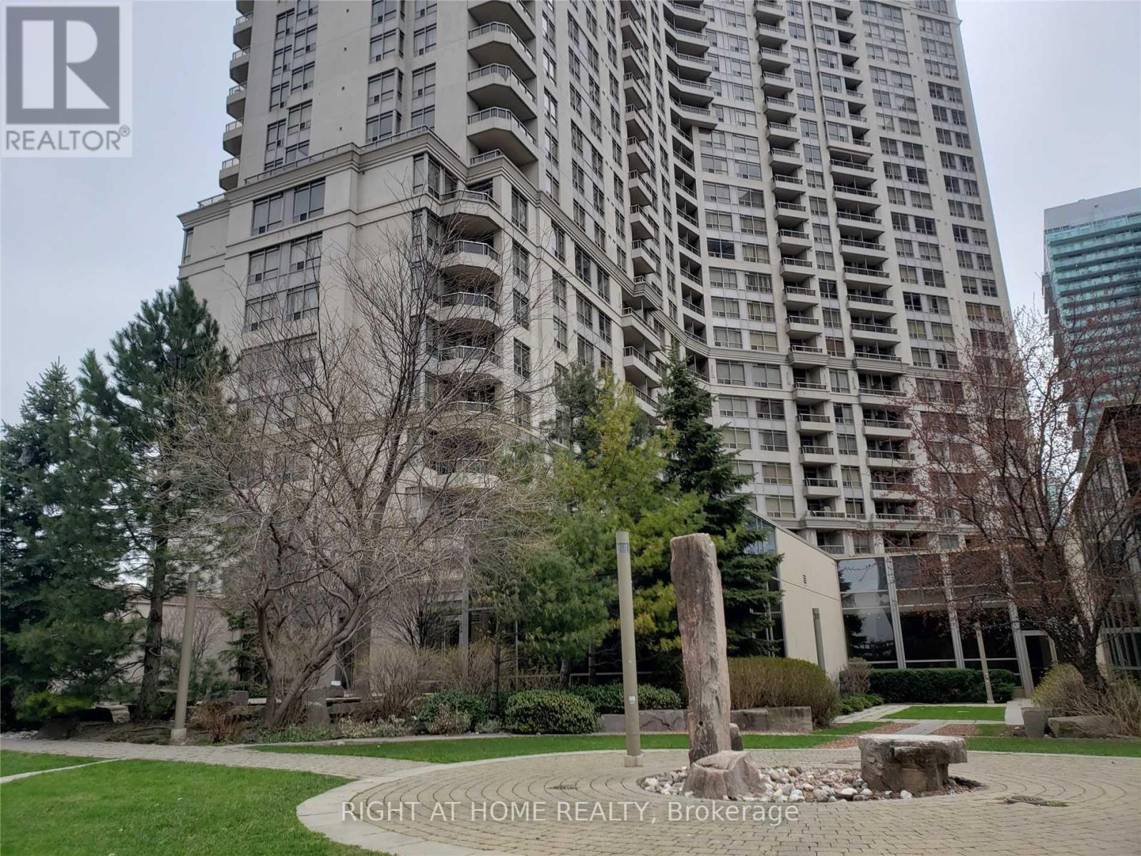 908 - 3880 DUKE OF YORK ROAD, Mississauga, Ontario