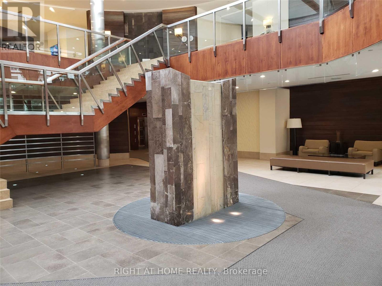 908 - 3880 Duke Of York Road, Mississauga, Ontario  L5B 4M7 - Photo 2 - W13008238