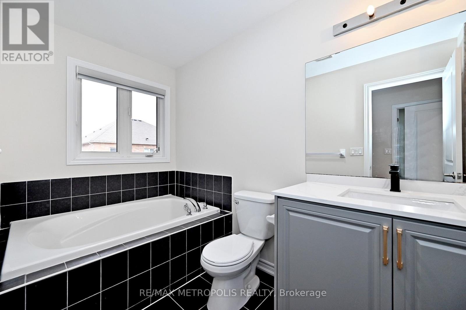 30 Wasaga Road, Brampton, Ontario  L6X 3B1 - Photo 37 - W13008242