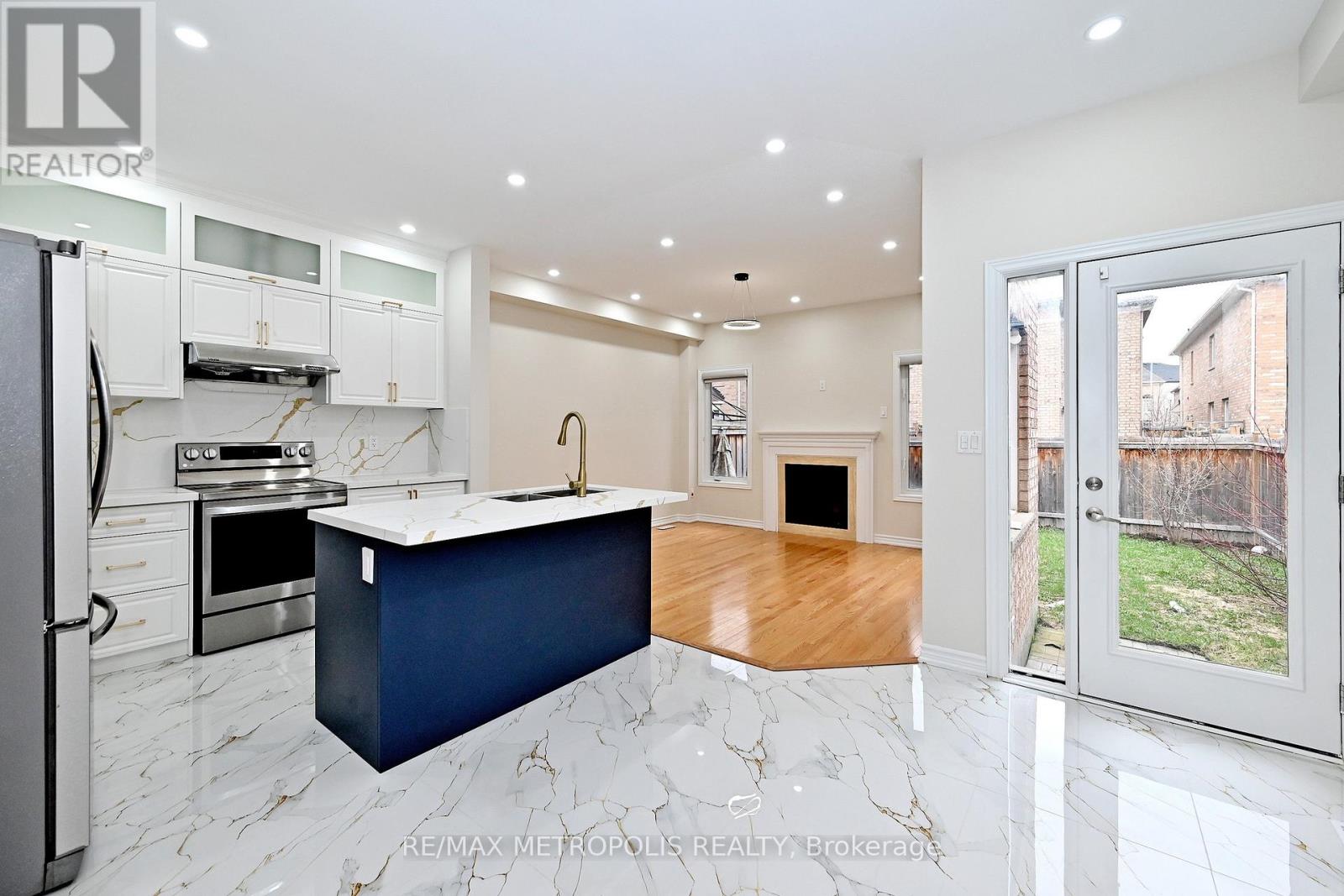 30 Wasaga Road, Brampton, Ontario  L6X 3B1 - Photo 9 - W13008242