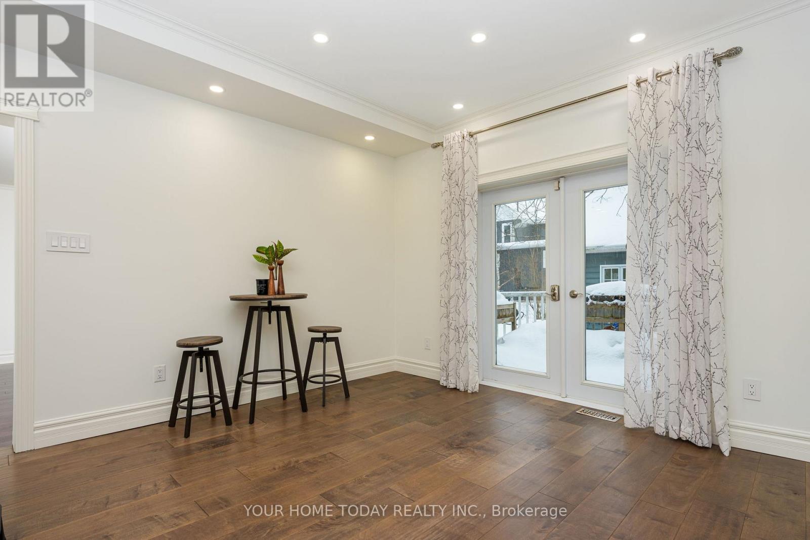 15 Queen Street, Halton Hills, Ontario  L7G 2E3 - Photo 15 - W13008256